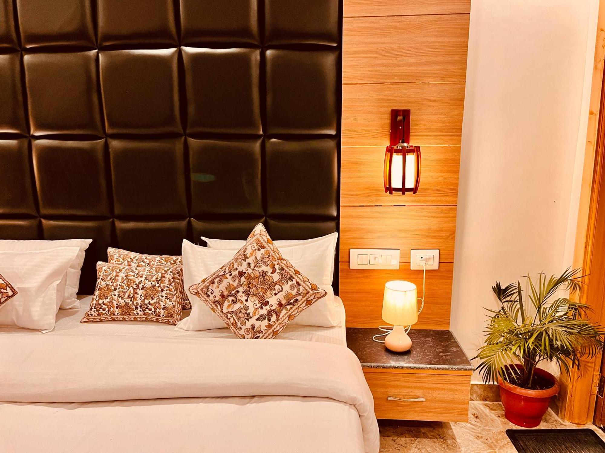 Hotel Classic Crown - #Scenic Mountain View #Open Terrace #Parking #Premium Rooms With Balcony #Guest Preferred #Best Selling Hotel In Mussoorie Esterno foto