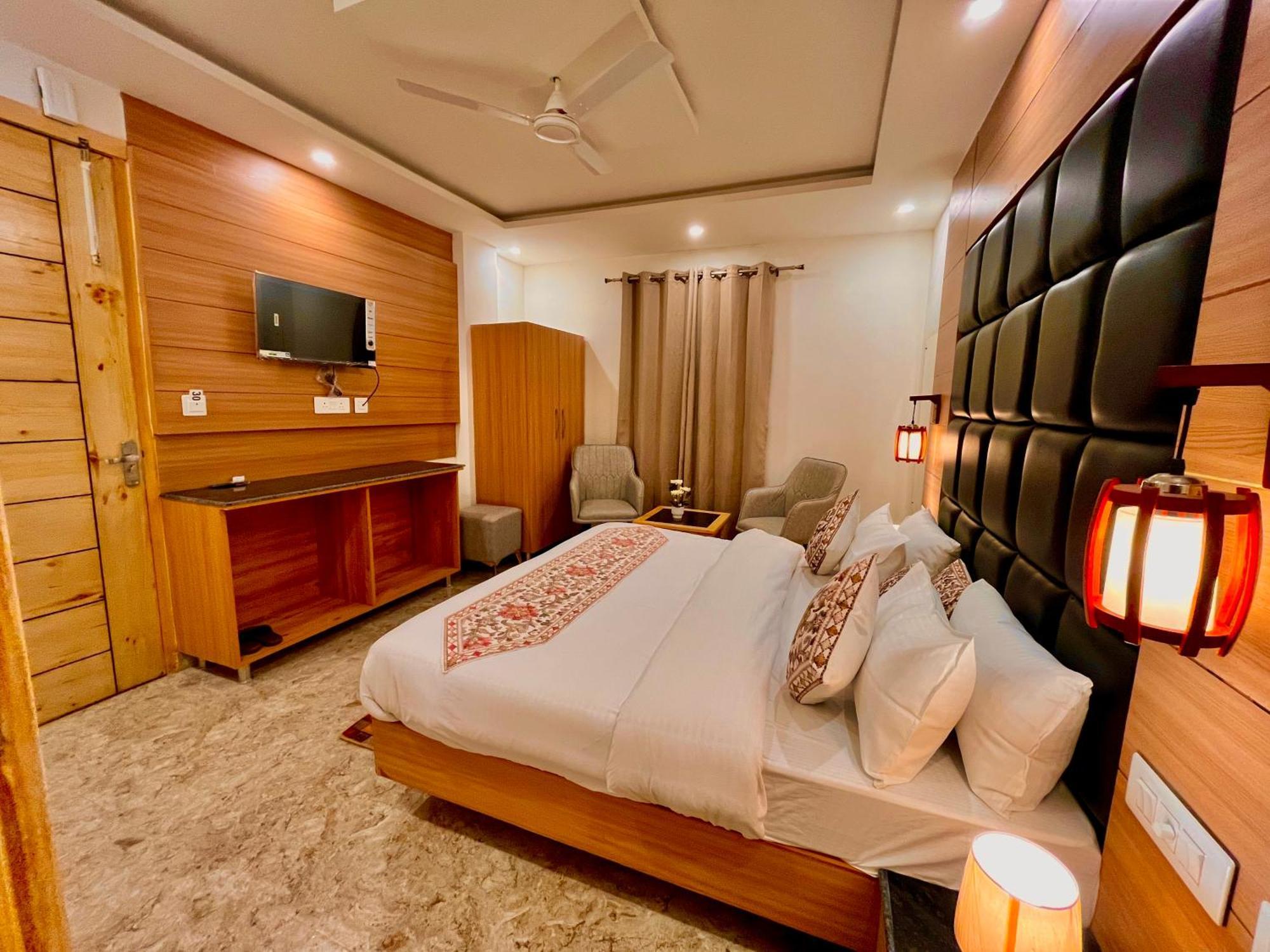 Hotel Classic Crown - #Scenic Mountain View #Open Terrace #Parking #Premium Rooms With Balcony #Guest Preferred #Best Selling Hotel In Mussoorie Esterno foto