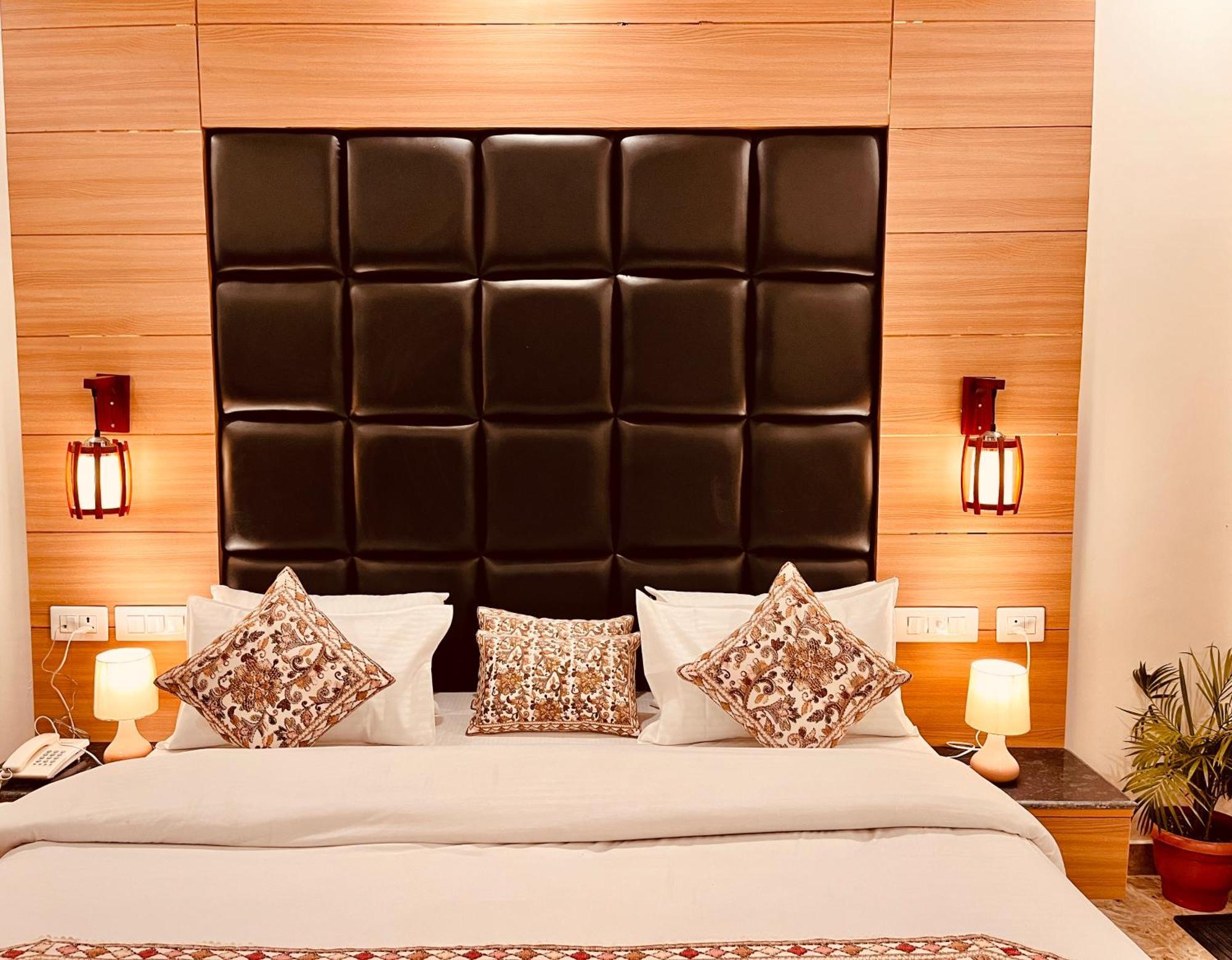 Hotel Classic Crown - #Scenic Mountain View #Open Terrace #Parking #Premium Rooms With Balcony #Guest Preferred #Best Selling Hotel In Mussoorie Esterno foto