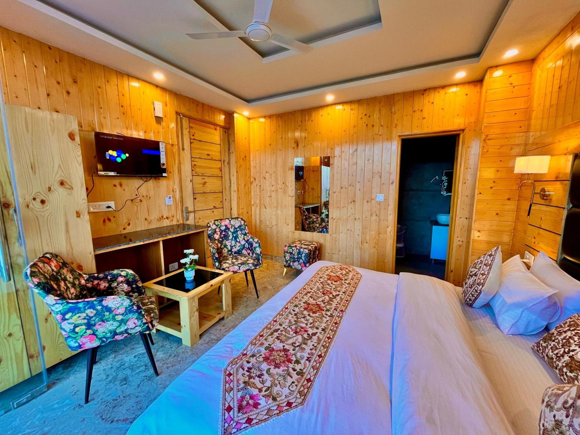 Hotel Classic Crown - #Scenic Mountain View #Open Terrace #Parking #Premium Rooms With Balcony #Guest Preferred #Best Selling Hotel In Mussoorie Esterno foto