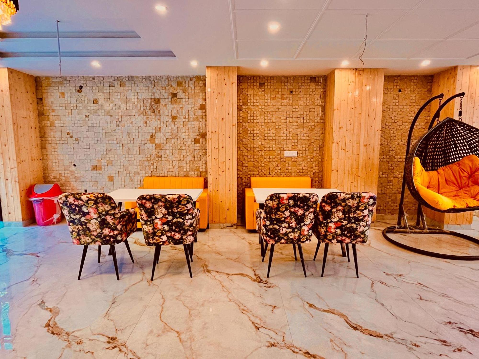 Hotel Classic Crown - #Scenic Mountain View #Open Terrace #Parking #Premium Rooms With Balcony #Guest Preferred #Best Selling Hotel In Mussoorie Esterno foto