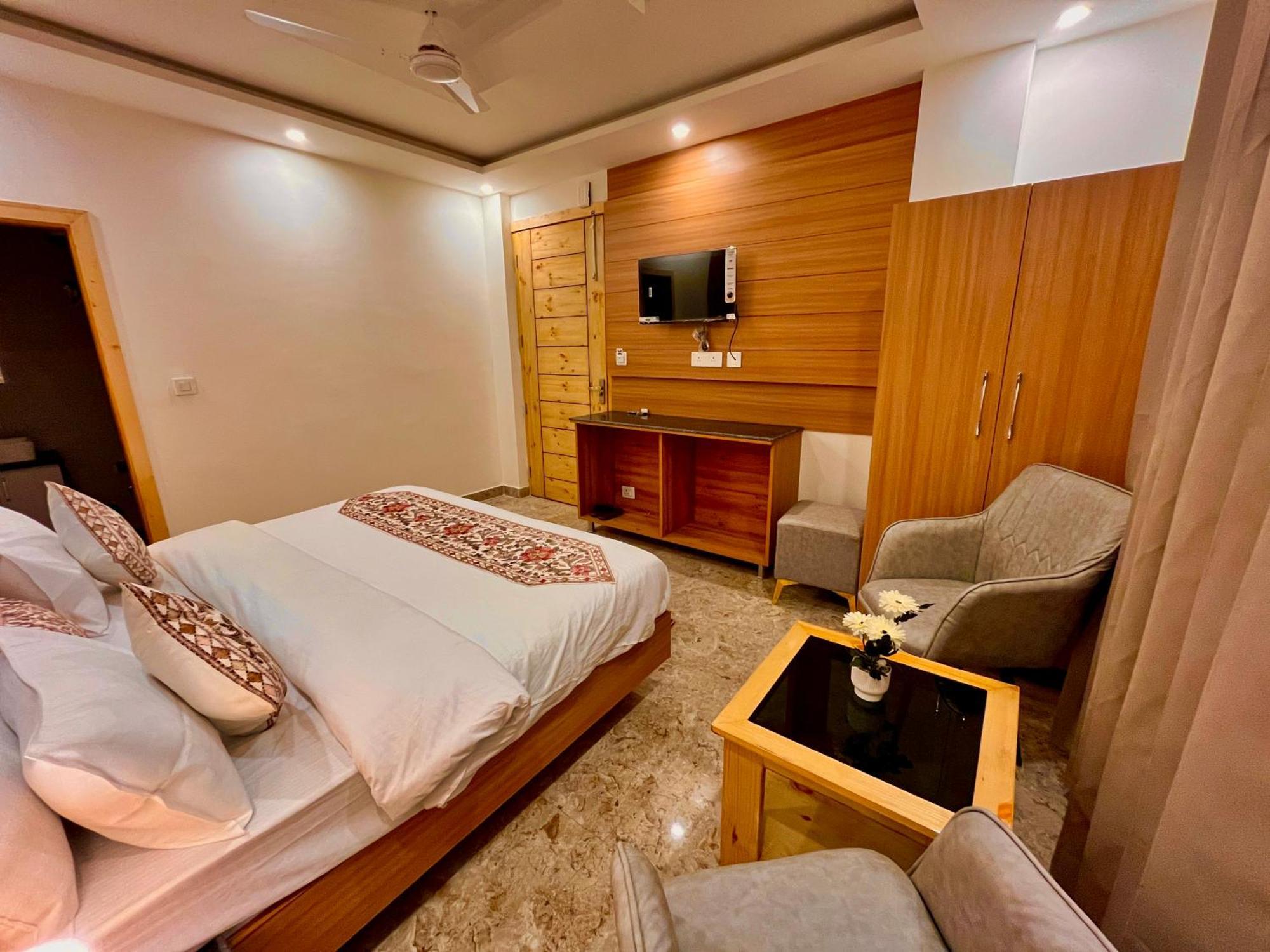 Hotel Classic Crown - #Scenic Mountain View #Open Terrace #Parking #Premium Rooms With Balcony #Guest Preferred #Best Selling Hotel In Mussoorie Esterno foto