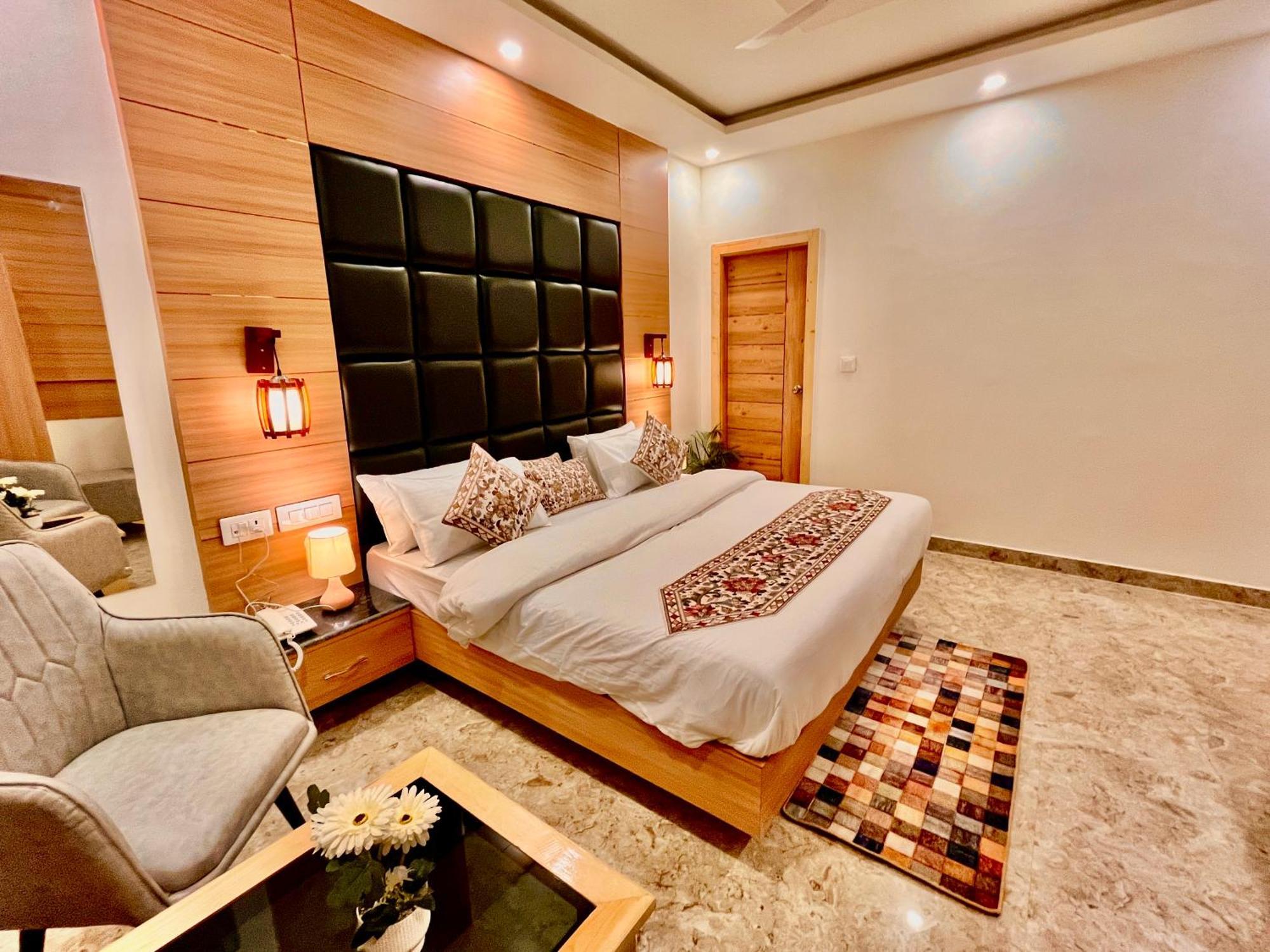 Hotel Classic Crown - #Scenic Mountain View #Open Terrace #Parking #Premium Rooms With Balcony #Guest Preferred #Best Selling Hotel In Mussoorie Esterno foto