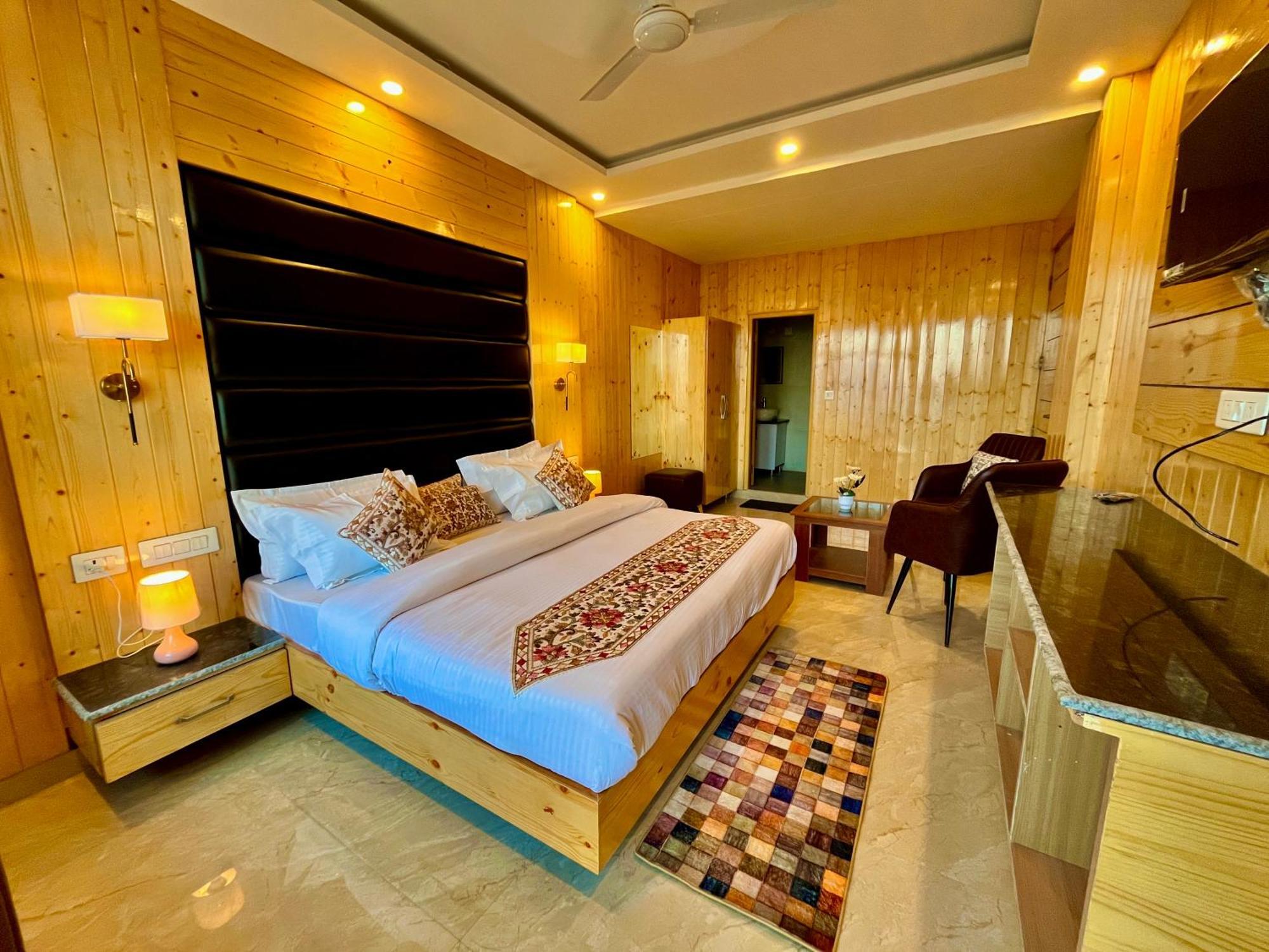 Hotel Classic Crown - #Scenic Mountain View #Open Terrace #Parking #Premium Rooms With Balcony #Guest Preferred #Best Selling Hotel In Mussoorie Esterno foto