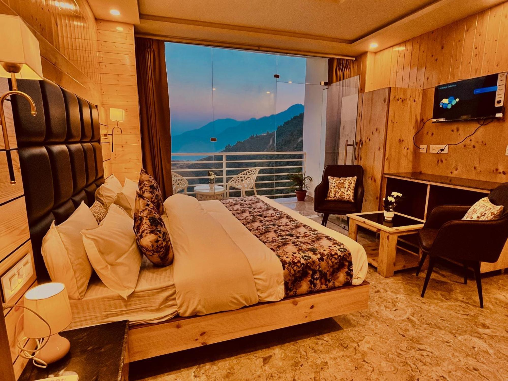 Hotel Classic Crown - #Scenic Mountain View #Open Terrace #Parking #Premium Rooms With Balcony #Guest Preferred #Best Selling Hotel In Mussoorie Esterno foto